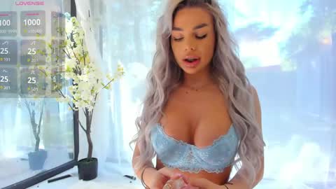 Snapshot of russian_ava chatting on May 2026 07:14:02 AM Ava online show from May 2026 07:14:02 AM