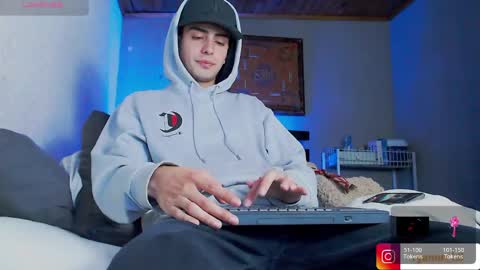Ryannhill  online show from May 2026 10:18:01 PM