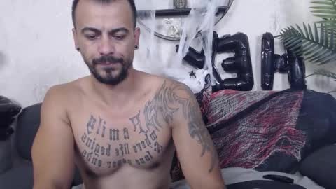 Snapshot of ryanvibe chatting on October 2025 11:42:01 AM Ryan online show from October 2025 11:42:01 AM