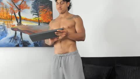 ryanwhite3 online show from November 2025 11:16:02 PM