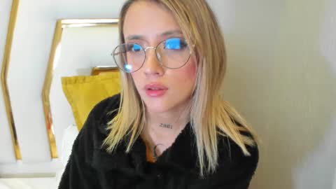Snapshot of sabrina_cole chatting on January 2025 06:12:01 AM . Sabrina Cole . online show from January 2025 06:12:01 AM