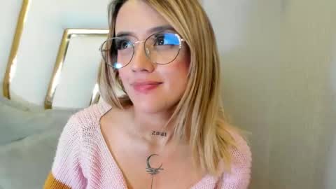 Snapshot of sabrina_cole chatting on January 2025 09:33:02 AM . Sabrina Cole . online show from January 2025 09:33:02 AM