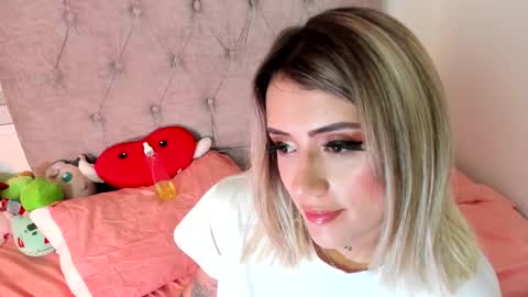 Snapshot of sabrina_cole chatting on March 2025 06:52:02 AM . Sabrina Cole . online show from March 2025 06:52:02 AM
