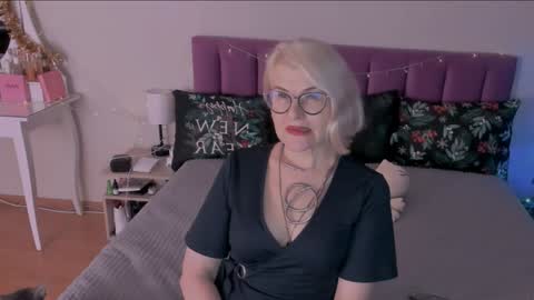 Sabrina MacMarren online show from December 2024 05:25:01 PM