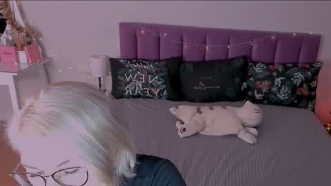 Sabrina MacMarren online show from December 2024 08:25:02 PM