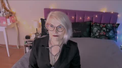 Sabrina MacMarren online show from December 2024 01:28:01 PM