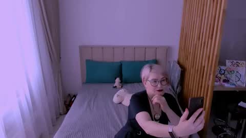 Sabrina MacMarren online show from February 2026 11:11:01 AM