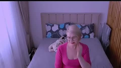 Sabrina MacMarren online show from April 2026 09:15:01 AM