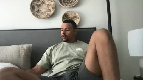 Snapshot of sack_draggin chatting on May 2026 02:33:02 PM Beezy online show from May 2026 02:33:02 PM
