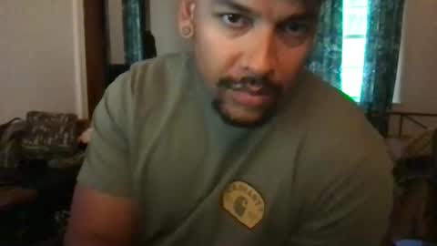 Snapshot of sack_draggin chatting on May 2026 05:20:02 PM Beezy online show from May 2026 05:20:02 PM