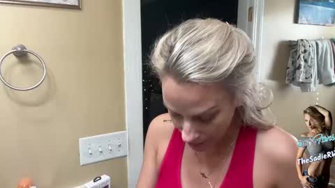 Snapshot of sadierw chatting on January 2025 08:29:01 PM SadieRW online show from January 2025 08:29:01 PM