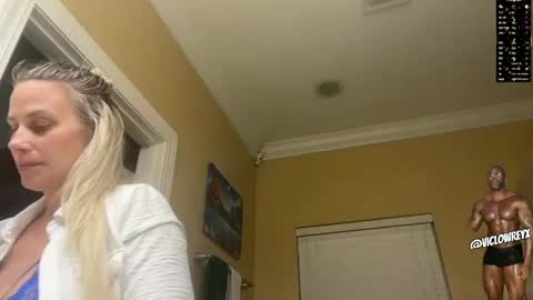 Snapshot of sadierw chatting on April 2026 02:43:01 AM SadieRW online show from April 2026 02:43:01 AM