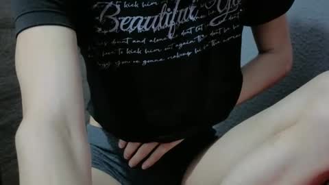 Snapshot of safiro_queen chatting on April 2026 01:09:02 PM Safiro Queen online show from April 2026 01:09:02 PM