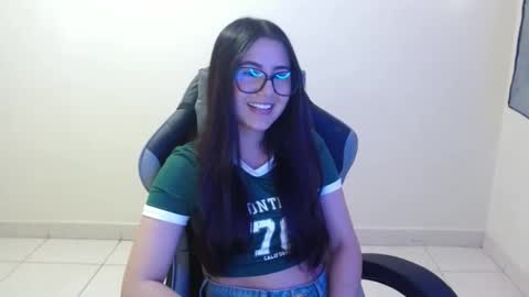 Sahaliefox  online show from October 2025 08:52:02 PM