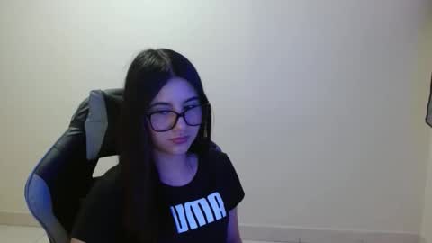 Sahaliefox  online show from November 2025 10:22:02 PM