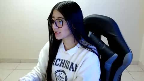 Snapshot of sahaliefox_ chatting on June 2026 01:09:02 PM Sahaliefox online show from June 2026 01:09:02 PM