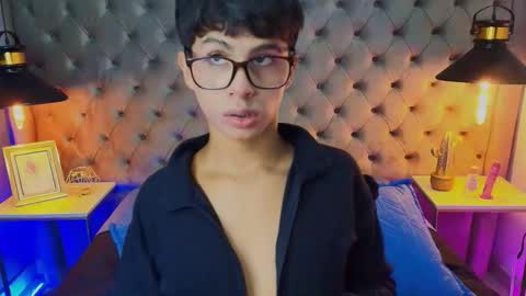 Snapshot of saintdangelo chatting on May 2026 12:46:02 PM Santi online show from May 2026 12:46:02 PM