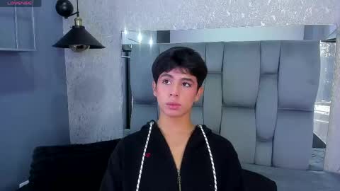 Snapshot of saintdangelo chatting on May 2026 01:42:02 PM Santi online show from May 2026 01:42:02 PM