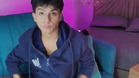 Snapshot of saintdangelo chatting on June 2026 04:33:01 PM Santi online show from June 2026 04:33:01 PM