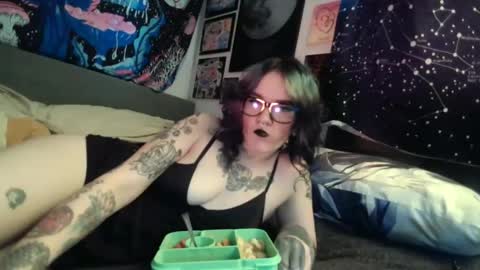 salemsslut online show from December 2024 03:32:02 PM