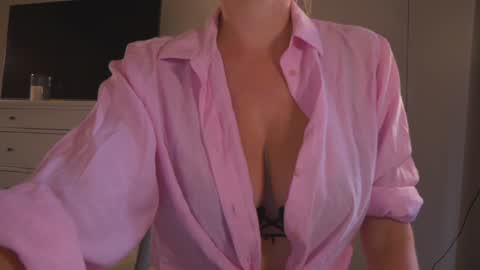 IsaBella-  online show from September 2025 03:56:01 PM