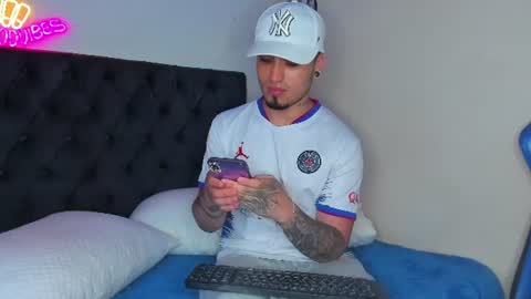 Snapshot of salvatore_dereck chatting on July 2026 03:23:01 AM online show from July 2026 03:23:01 AM