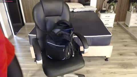 SAM MANSON online show from April 2026 12:11:02 PM