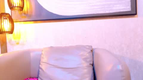 Mari  online show from October 2025 08:42:02 PM
