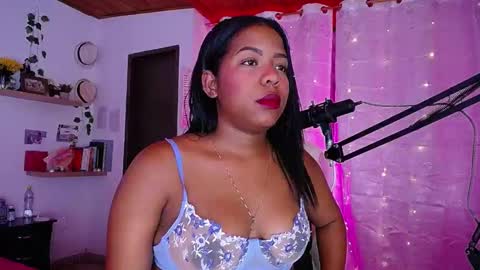 Snapshot of samanthabloom570089 chatting on December 2024 11:40:02 AM Samantha Bloom online show from December 2024 11:40:02 AM