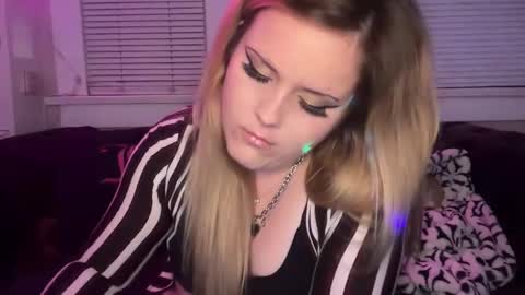 Snapshot of samanthafever chatting on April 2026 07:45:01 AM samanthafever online show from April 2026 07:45:01 AM