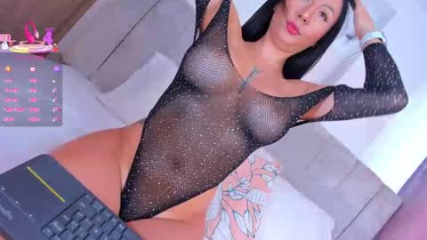 Snapshot of samanthaheinz chatting on March 2025 09:45:02 PM V A N E S S A online show from March 2025 09:45:02 PM