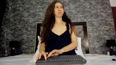 samanttamilf online show from June 2026 08:01:01 PM