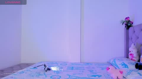 Snapshot of samara_jonnes_ chatting on April 2026 03:50:02 AM Samara is my name a pleasure delighted that you are here leave your thumb up it is important to me online show from April 2026 03:50:02 AM