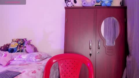 Snapshot of samara_jonnes_ chatting on May 2026 03:47:02 AM Samara is my name a pleasure delighted that you are here leave your thumb up it is important to me online show from May 2026 03:47:02 AM