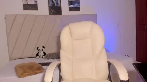 samaraa_smith1 online show from February 2026 12:09:01 PM