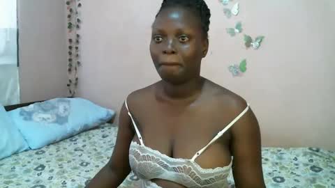 Snapshot of samiagirl22 chatting on March 2025 10:02:02 AM nina online show from March 2025 10:02:02 AM