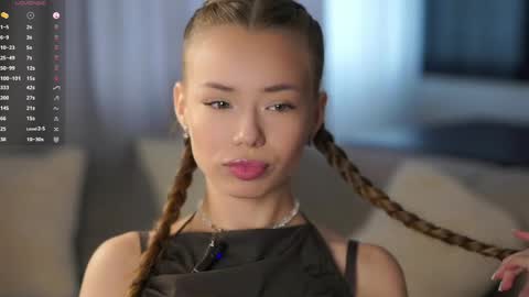 Vivienne online show from May 2026 02:53:02 AM