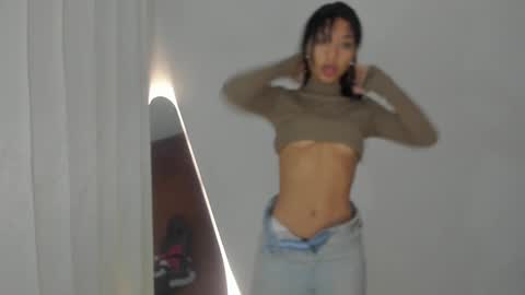 Snapshot of samy_jonnes_ chatting on January 2025 11:51:01 PM Hello I am absent due to a family calamity I will return soon-hola estoy ausente por un problema familiar volvere pronto. online show from January 2025 11:51:01 PM