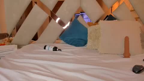 Find me at  when im offline here. online show from January 2025 05:40:01 PM