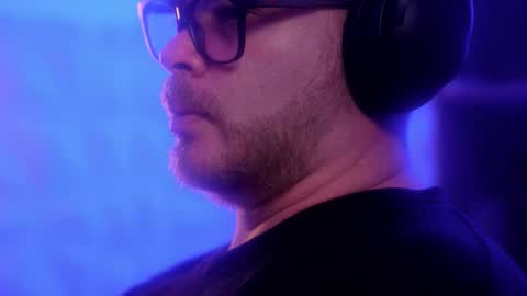 Sanders online show from November 2025 05:10:01 AM