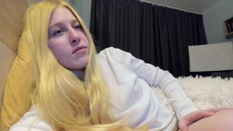 Lola online show from December 2024 07:12:01 AM