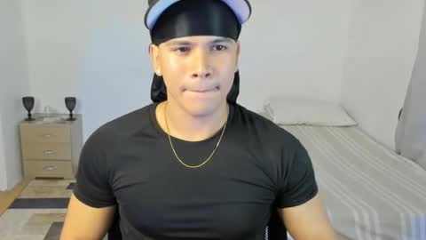 Snapshot of sant_wahlberg chatting on May 2026 01:02:02 AM Sant online show from May 2026 01:02:02 AM