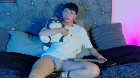 Snapshot of santi_ll chatting on May 2026 12:55:01 PM santi online show from May 2026 12:55:01 PM
