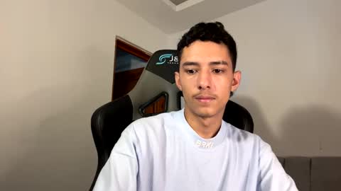Snapshot of santi_twink19 chatting on January 2025 03:44:01 PM santi_twink19 online show from January 2025 03:44:01 PM