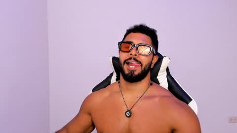 santiago_huntt online show from April 2026 09:05:02 PM