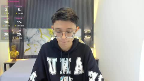 santiago_russo18 online show from September 2025 01:02:02 PM