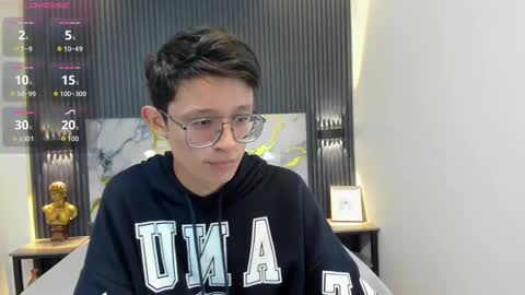 santiago_russo18 online show from October 2025 01:20:01 PM