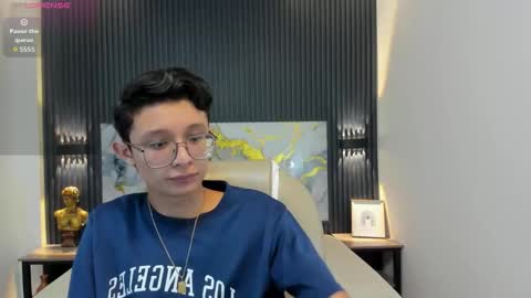 santiago_russo18 online show from October 2025 01:10:01 PM