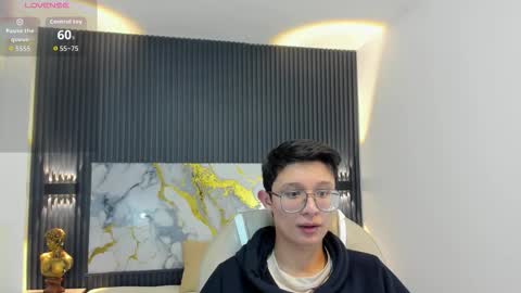 santiago_russo18 online show from October 2025 01:00:02 PM