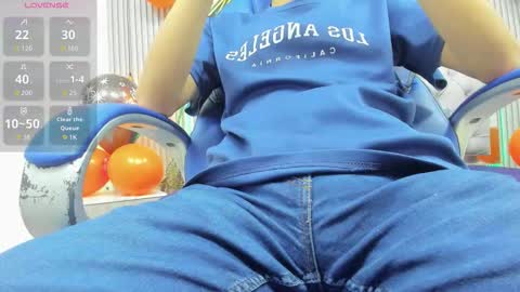 santiago_russo18 online show from November 2025 06:31:01 PM